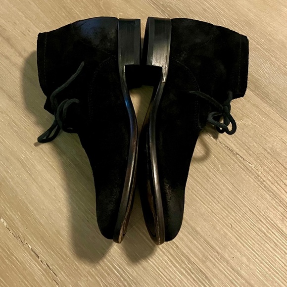 Frye Carly Chukka Black Oiled Suede Boot - Picture 2 of 6